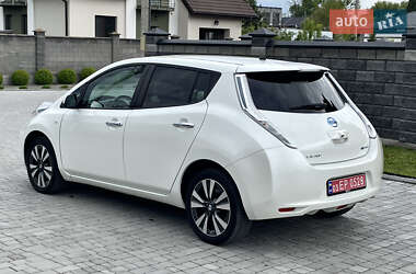 Хетчбек Nissan Leaf 2015 в 