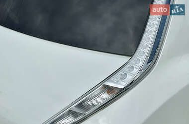 Хетчбек Nissan Leaf 2015 в 
