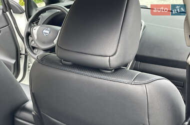 Хетчбек Nissan Leaf 2015 в 