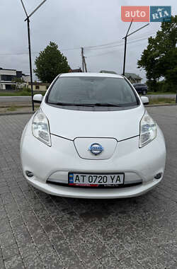Хэтчбек Nissan Leaf 2013 в 