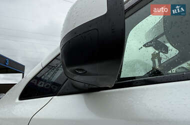 Хэтчбек Nissan Leaf 2013 в 