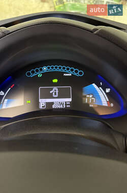 Хэтчбек Nissan Leaf 2013 в 