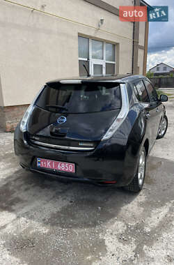 Хэтчбек Nissan Leaf 2013 в 
