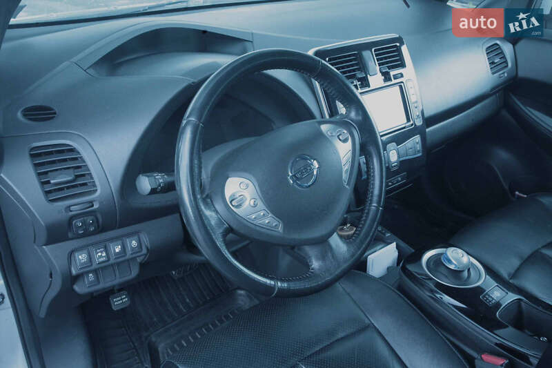 Хэтчбек Nissan Leaf 2013 в Львове