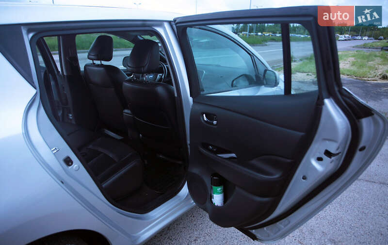 Хэтчбек Nissan Leaf 2013 в Львове