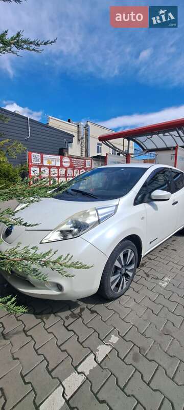 Хэтчбек Nissan Leaf 2016 в 