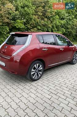 Хэтчбек Nissan Leaf 2013 в 