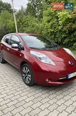 Хэтчбек Nissan Leaf 2013 в 