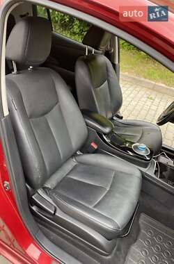 Хэтчбек Nissan Leaf 2013 в 
