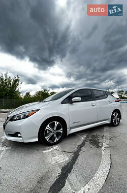 Хэтчбек Nissan Leaf 2018 в 