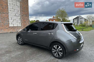 Хэтчбек Nissan Leaf 2015 в 