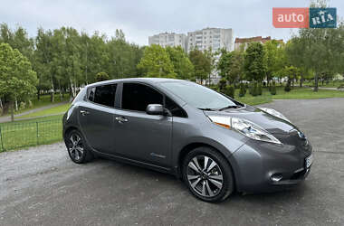 Хэтчбек Nissan Leaf 2015 в 