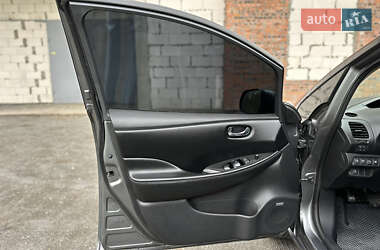 Хэтчбек Nissan Leaf 2015 в 