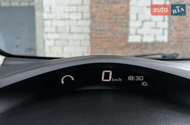 Хэтчбек Nissan Leaf 2015 в 