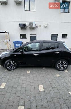 Хэтчбек Nissan Leaf 2014 в 
