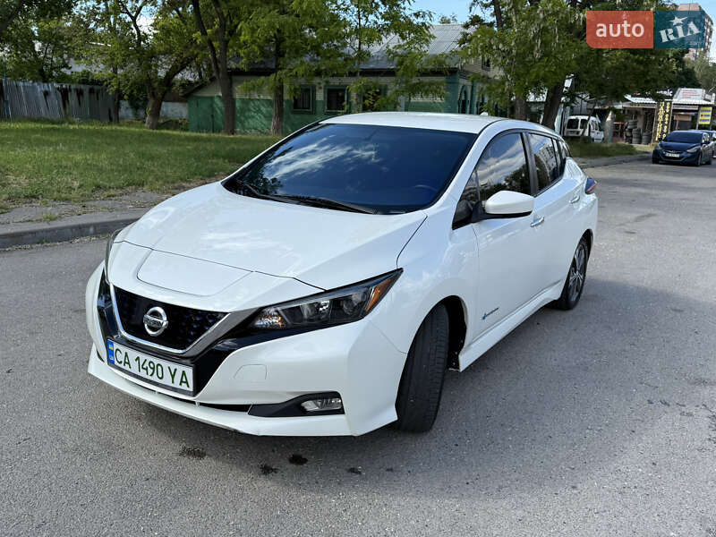 Хэтчбек Nissan Leaf 2018 в 