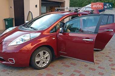Хэтчбек Nissan Leaf 2014 в 