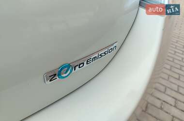 Хетчбек Nissan Leaf 2013 в 