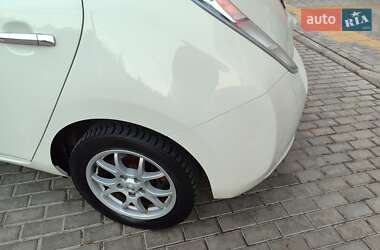Хетчбек Nissan Leaf 2013 в 
