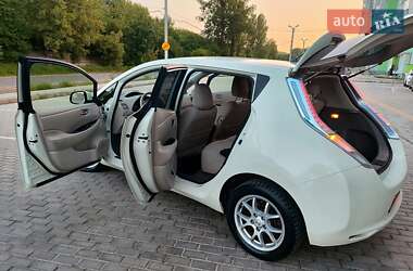 Хетчбек Nissan Leaf 2013 в 