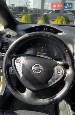 Хэтчбек Nissan Leaf 2015 в 