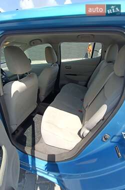 Хэтчбек Nissan Leaf 2011 в 