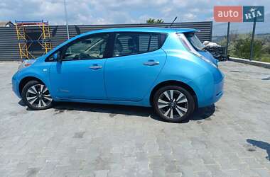 Хэтчбек Nissan Leaf 2011 в 