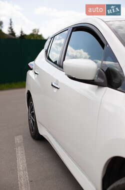 Хэтчбек Nissan Leaf 2021 в 