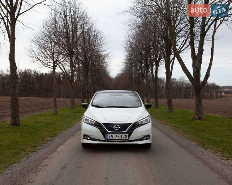 Хэтчбек Nissan Leaf 2018 в 