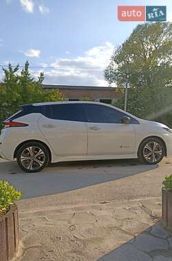 Хэтчбек Nissan Leaf 2018 в 