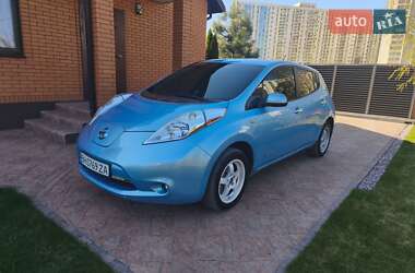 Хэтчбек Nissan Leaf 2015 в 