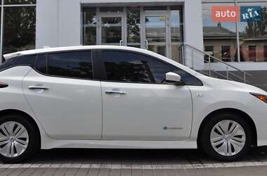 Хетчбек Nissan Leaf 2018 в 