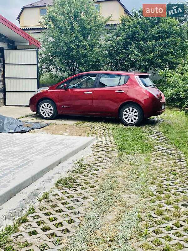 Хетчбек Nissan Leaf 2015 в Рогатині