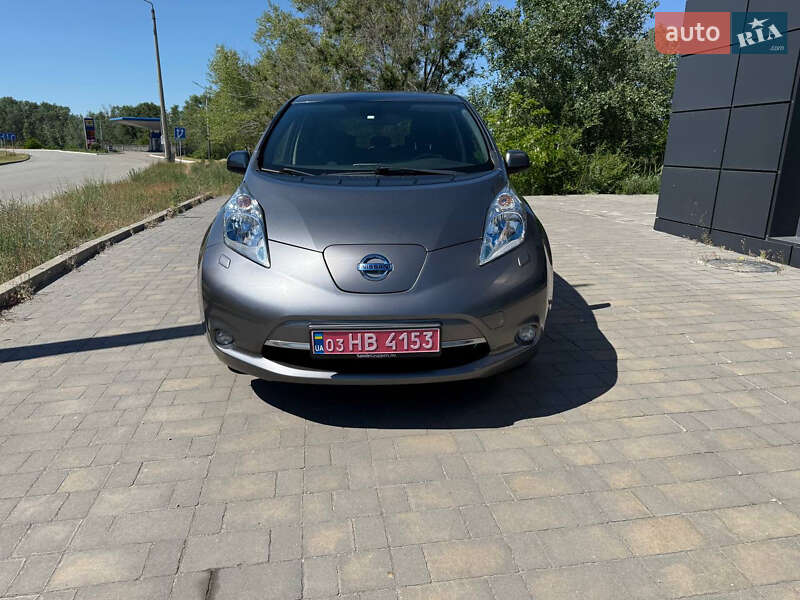 Хэтчбек Nissan Leaf 2014 в 