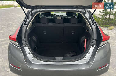 Хэтчбек Nissan Leaf 2021 в 