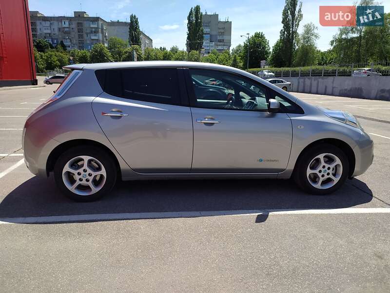 Хетчбек Nissan Leaf 2015 в Кропивницькому