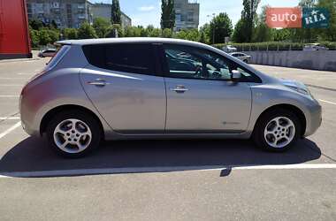 Хэтчбек Nissan Leaf 2015 в 