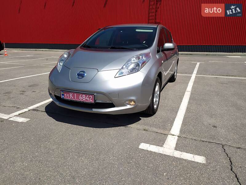 Хэтчбек Nissan Leaf 2015 в 