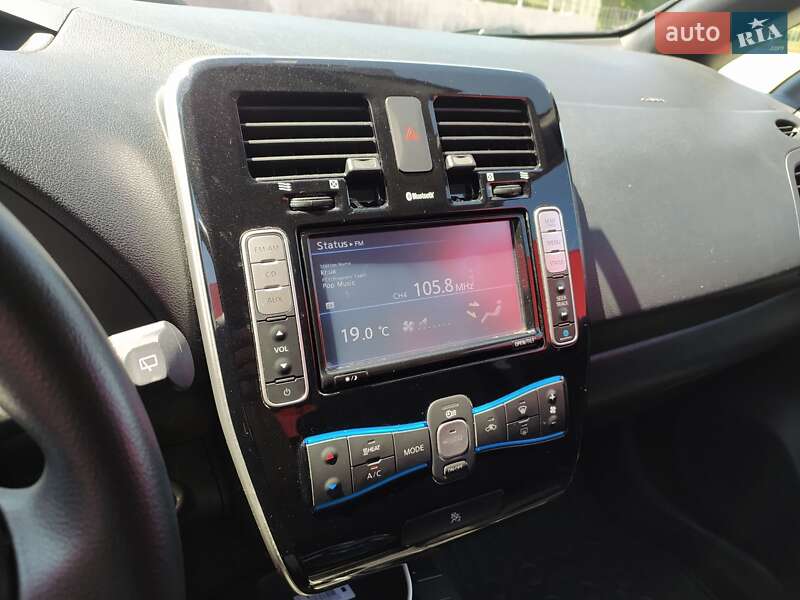 Хетчбек Nissan Leaf 2015 в Кропивницькому