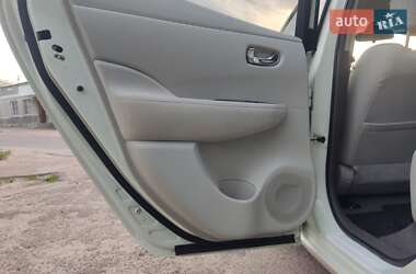 Хетчбек Nissan Leaf 2011 в 