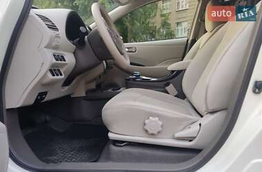 Хетчбек Nissan Leaf 2011 в 