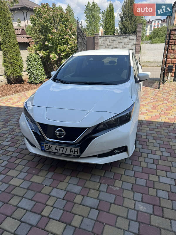 Хэтчбек Nissan Leaf 2019 в 