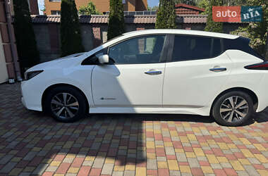 Хэтчбек Nissan Leaf 2019 в 