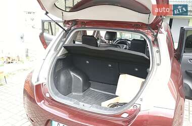 Хэтчбек Nissan Leaf 2015 в 