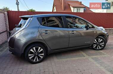 Хэтчбек Nissan Leaf 2015 в 