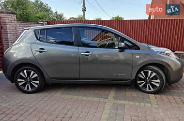 Хэтчбек Nissan Leaf 2015 в 