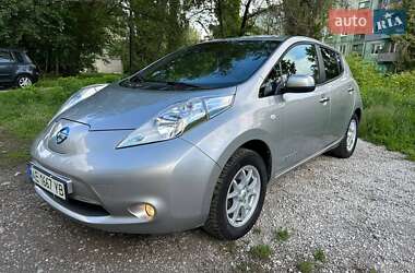Хэтчбек Nissan Leaf 2014 в 