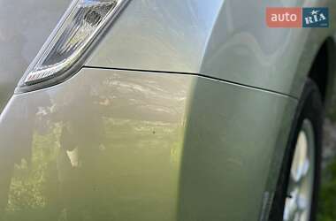 Хэтчбек Nissan Leaf 2014 в 