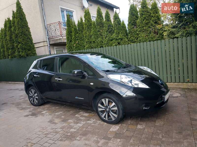 Хэтчбек Nissan Leaf 2016 в 