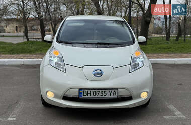 Хэтчбек Nissan Leaf 2012 в 